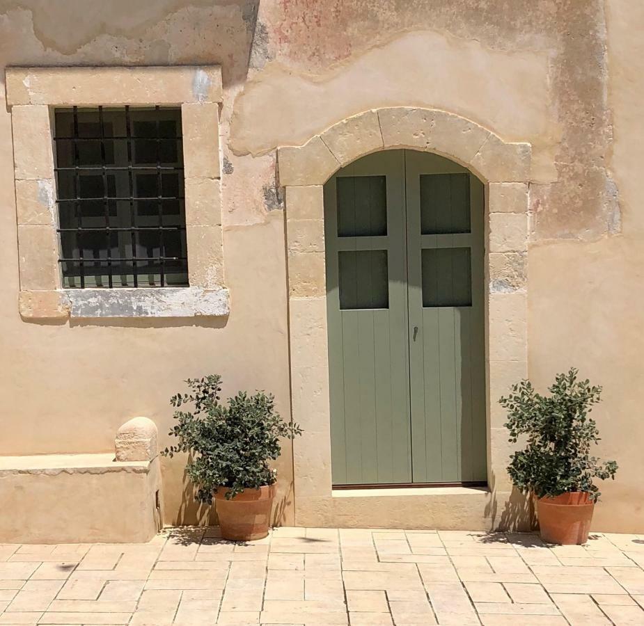 Battimandorlo Hotel Noto Exterior foto